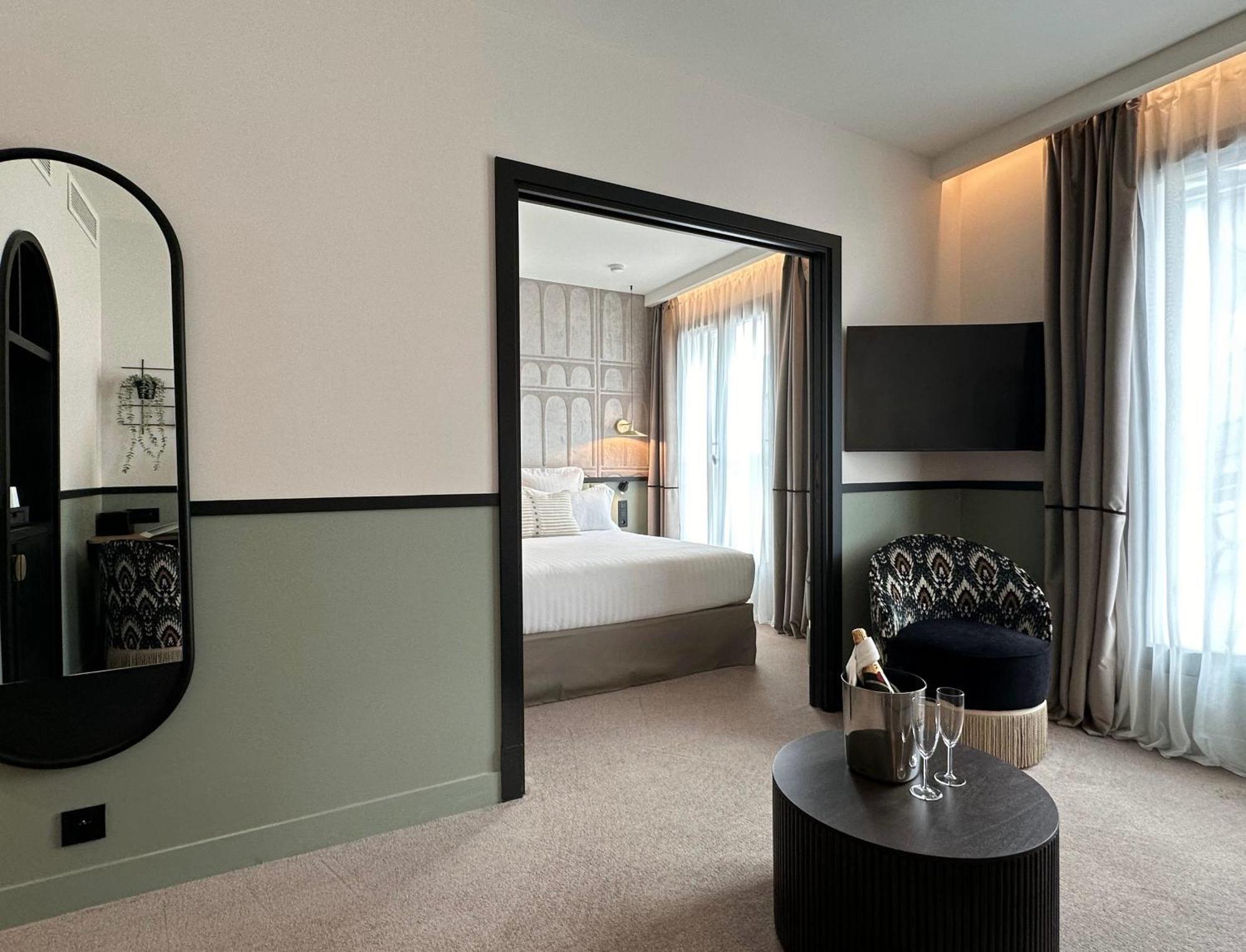 Hotel Grand Coeur Latin Париж Екстериор снимка